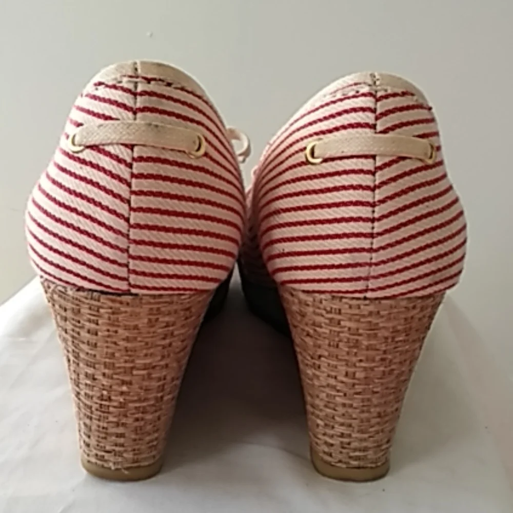 Clark's original cream & red stripe nautical wedge‎ size 8.5